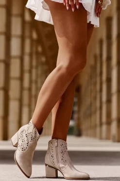 Ażurowe Botki Kowbojki Na Słupku Zapinane Na Zamek Beżowe Vosilara