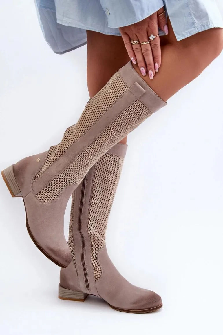 Ażurowe Kozaki Damskie Na Niskim Obcasie Z Naturalnego Zamszu Maciejka 06467-04 Beżowe