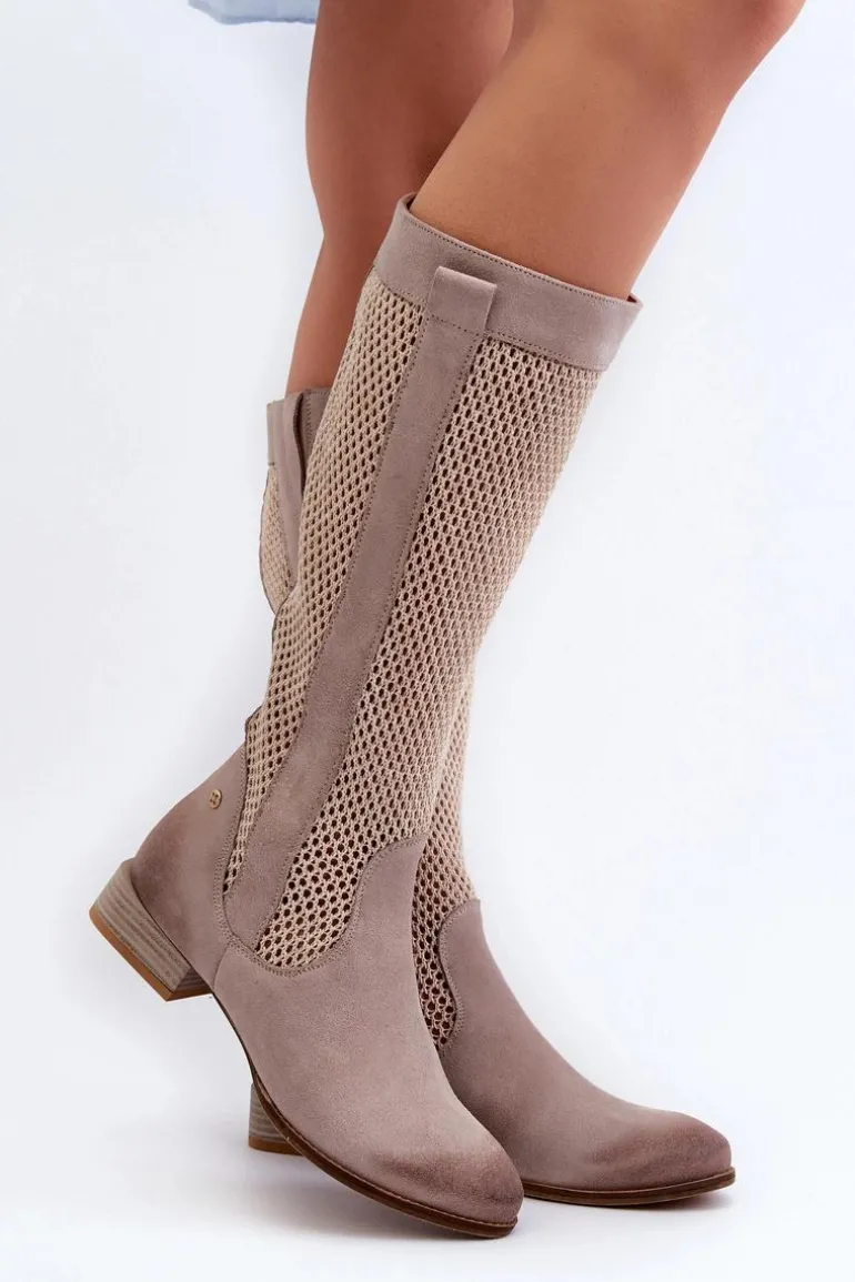 Ażurowe Kozaki Damskie Na Niskim Obcasie Z Naturalnego Zamszu Maciejka 06467-04 Beżowe