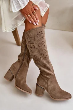 Ażurowe Kozaki Damskie Na Słupku Z Eko Zamszu Vinceza 16443 Ciemnobeżowe