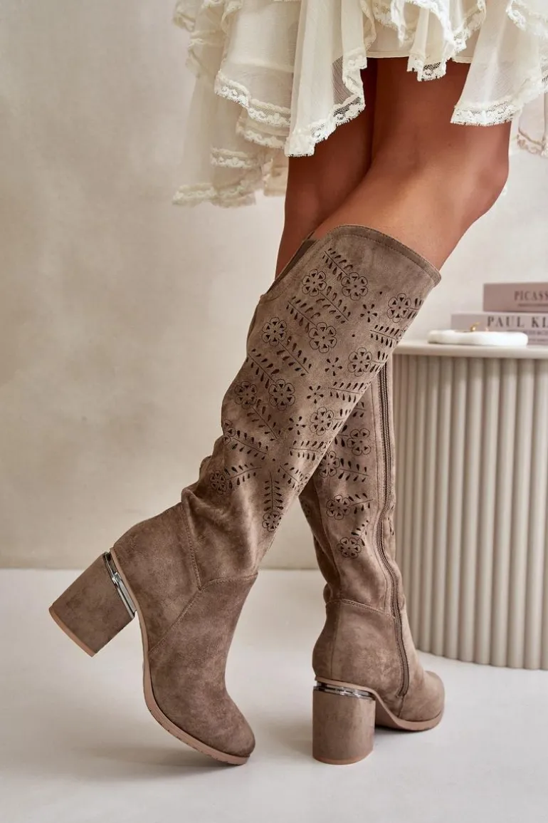 Ażurowe Kozaki Damskie Na Słupku Z Eko Zamszu Vinceza 16443 Ciemnobeżowe