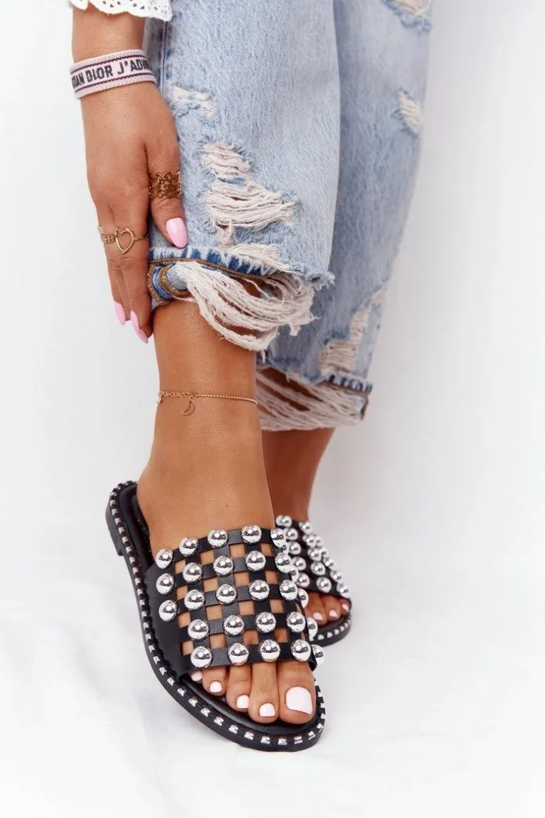 Ażurowe Skórzane Klapki Z Dżetami Czarne Alana