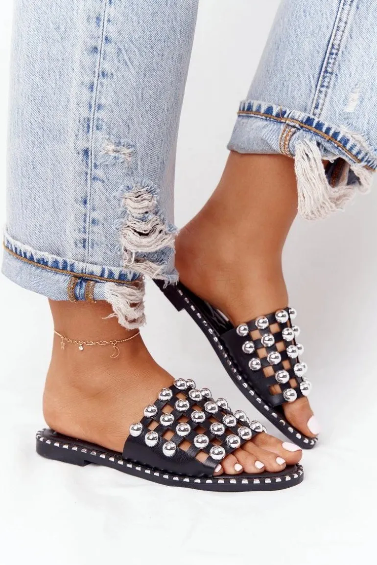 Ażurowe Skórzane Klapki Z Dżetami Czarne Alana