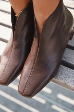 Botki Damskie Na Delikatnym Obcasie Czekoladowe Elvienne