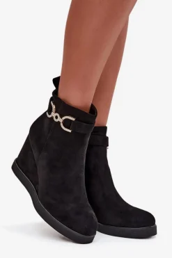 Botki Damskie Na Koturnie Z Ozdobnym Detalem Czarne Marivana