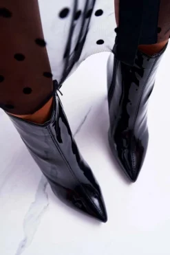 Botki Damskie Na Słupku W Szpic Lakierowane Czarne Demens