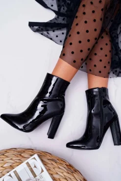 Botki Damskie Na Słupku W Szpic Lakierowane Czarne Demens