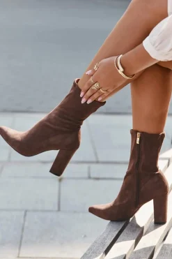 Botki Damskie Na Słupku Z Przeszyciami Brązowe Rosivelle