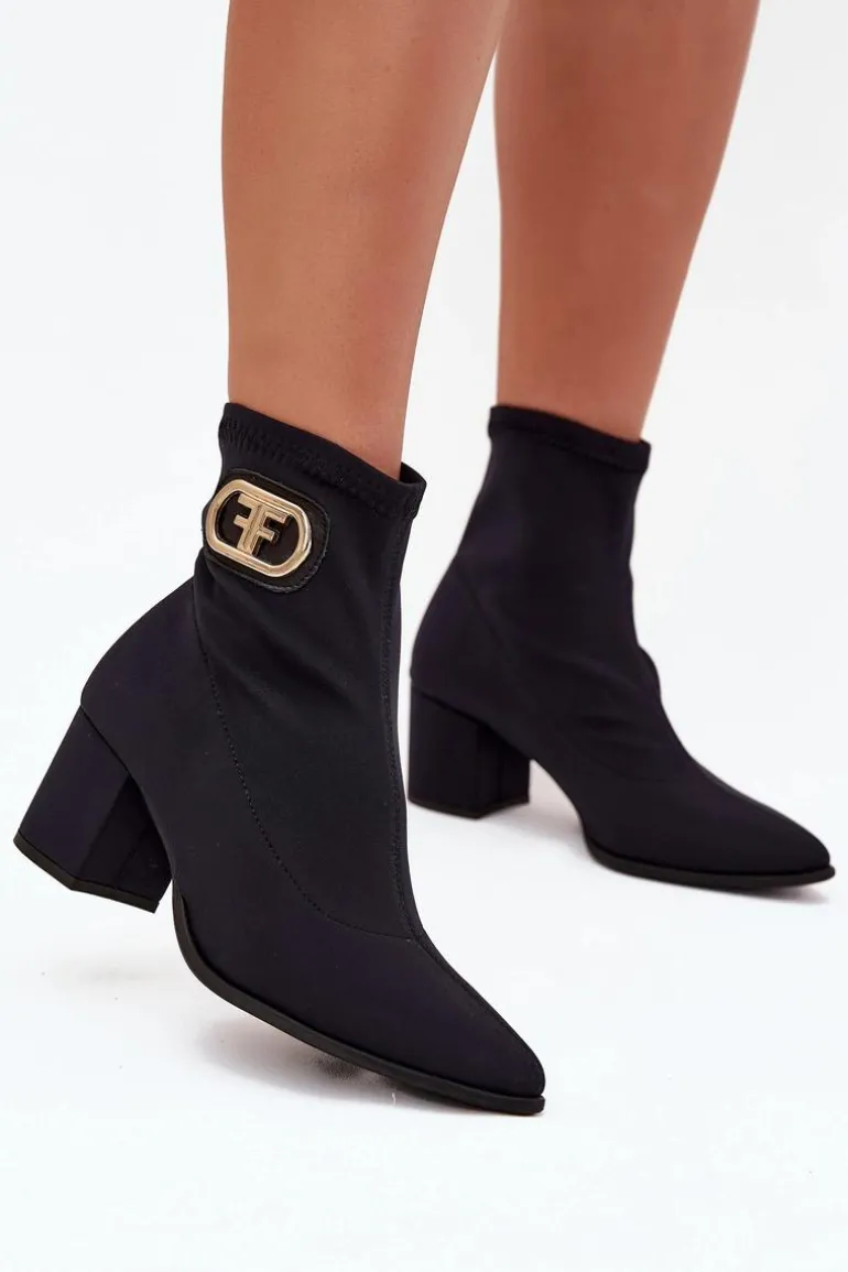 Botki Damskie Na Słupku Ze Złotym Detalem Zazoo 3128 Czarne