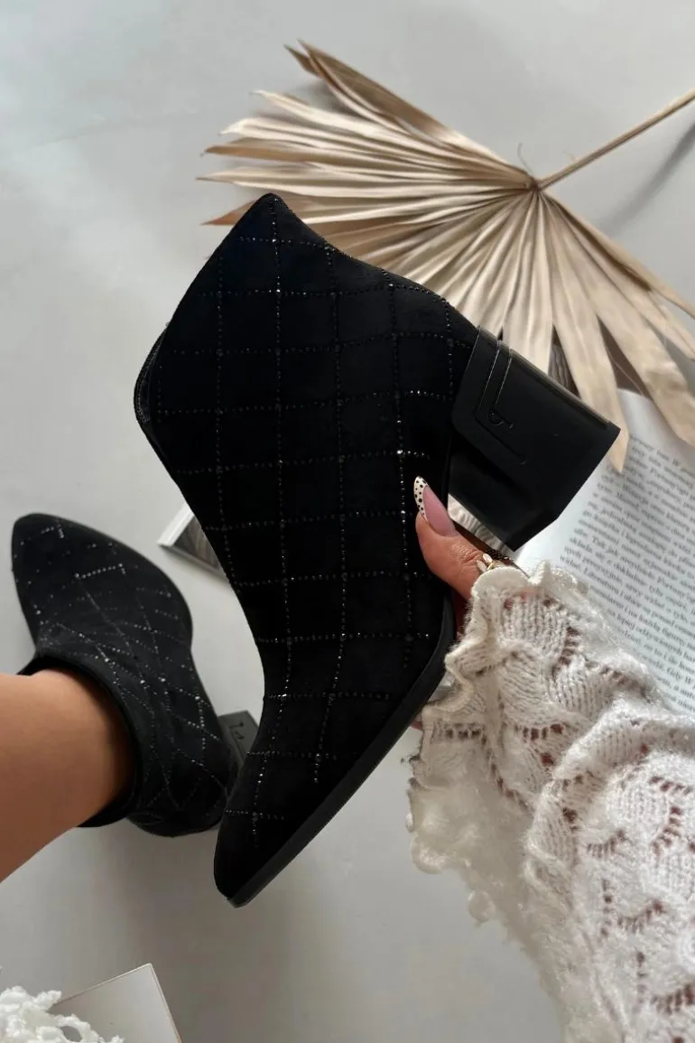 Botki Damskie Na Słupku Ze Zdobieniem D&A MR52-133 Czarne