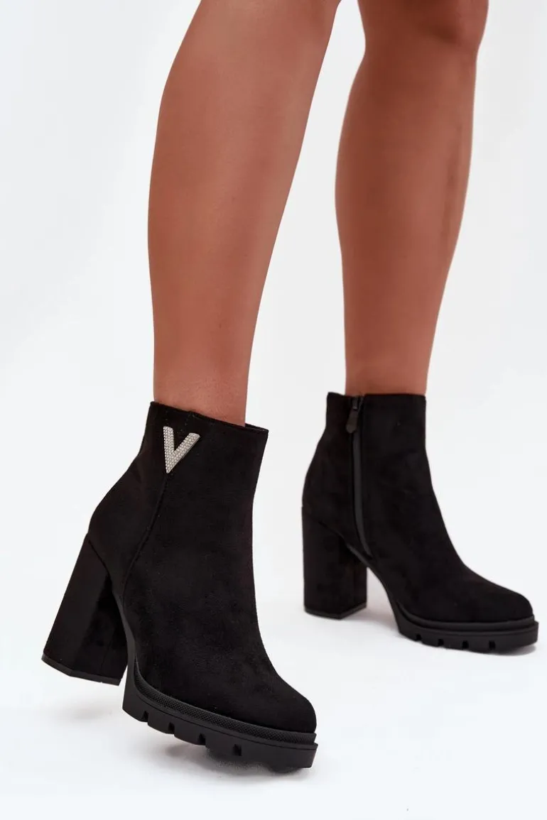 Botki Damskie Ocieplane Na Słupku Z Ozdobnym Detalem Czarne Briella