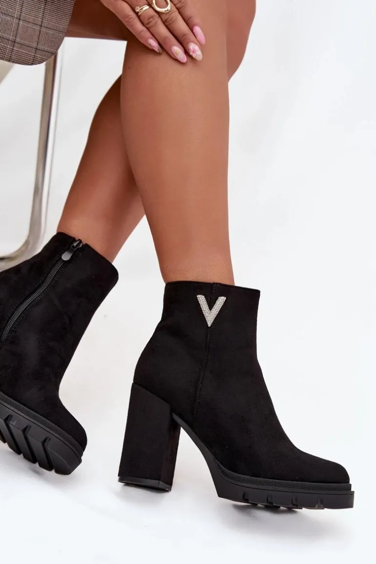 Botki Damskie Ocieplane Na Słupku Z Ozdobnym Detalem Czarne Briella