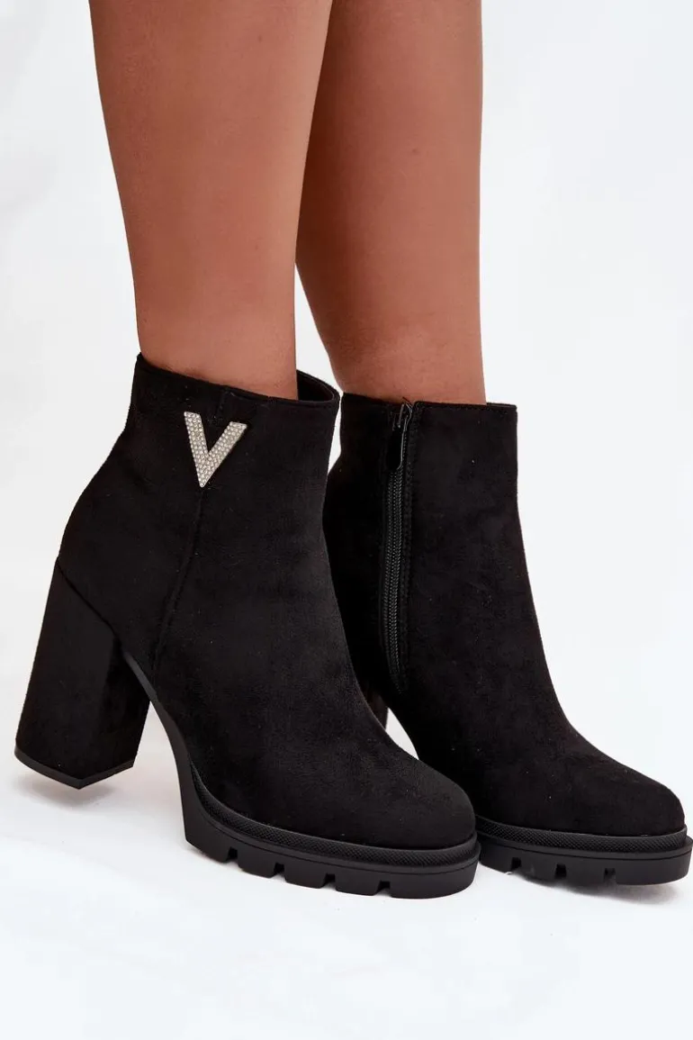 Botki Damskie Ocieplane Na Słupku Z Ozdobnym Detalem Czarne Briella