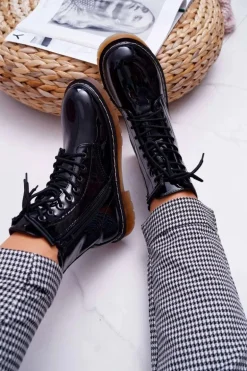 Botki Damskie Płaski Obcas Wysokie Glany Lakierowane Czarne Martenis