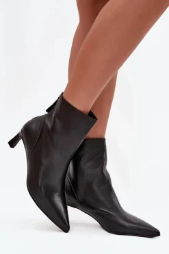 Botki Damskie Z Naturalnej Skóry Na Obcasie D&A CR52-661 Czarne
