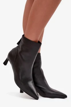 Botki Damskie Z Naturalnej Skóry Na Obcasie D&A CR52-661 Czarne