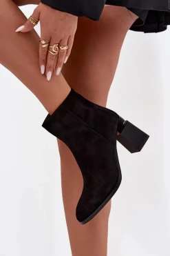 Botki Damskie Z Naturalnego Zamszu Na Słupku Ocieplane D&A CR52-718 Czarne