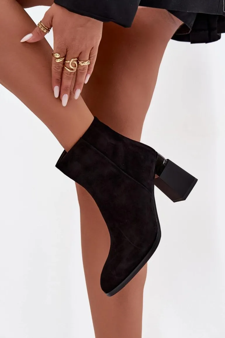 Botki Damskie Z Naturalnego Zamszu Na Słupku Ocieplane D&A CR52-718 Czarne