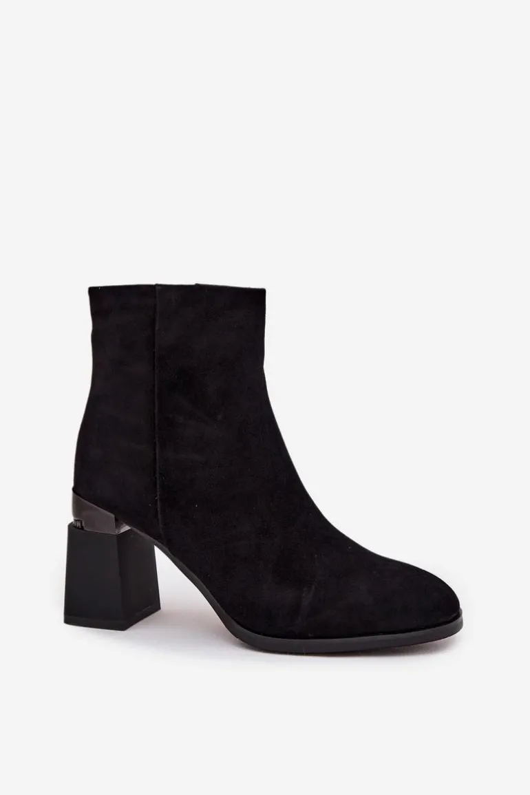 Botki Damskie Z Naturalnego Zamszu Na Słupku Ocieplane D&A CR52-718 Czarne