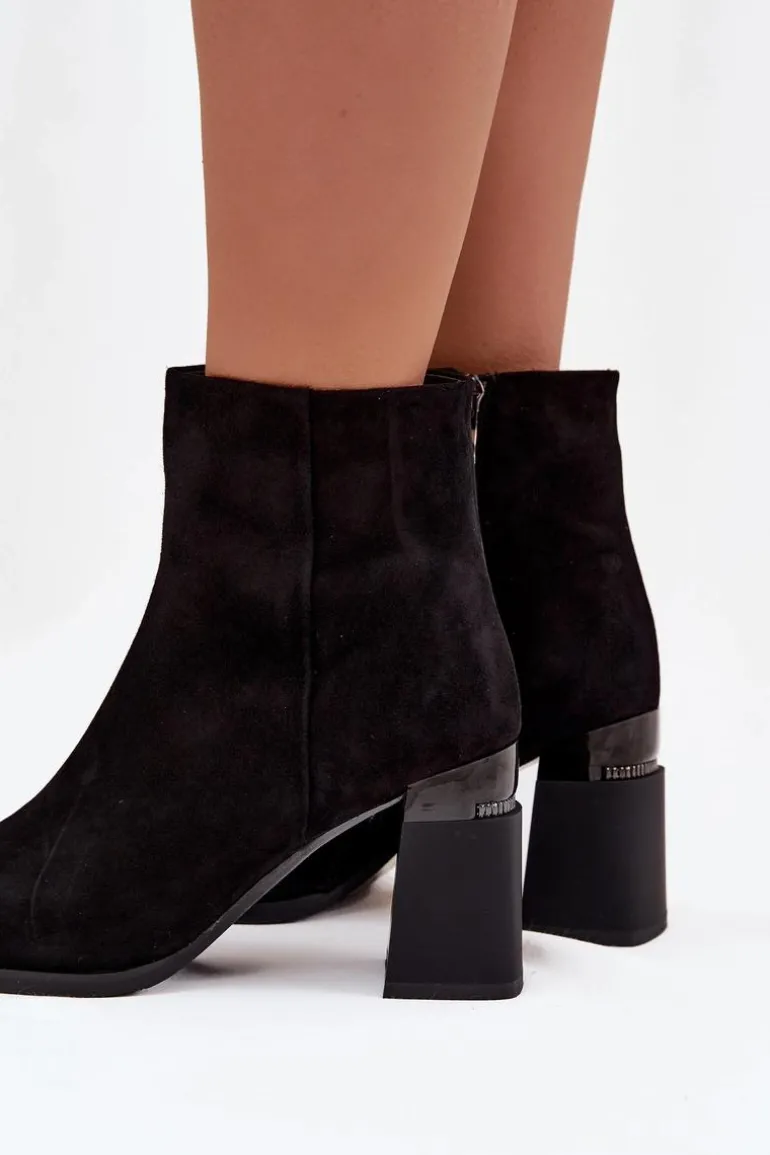 Botki Damskie Z Naturalnego Zamszu Na Słupku Ocieplane D&A CR52-718 Czarne