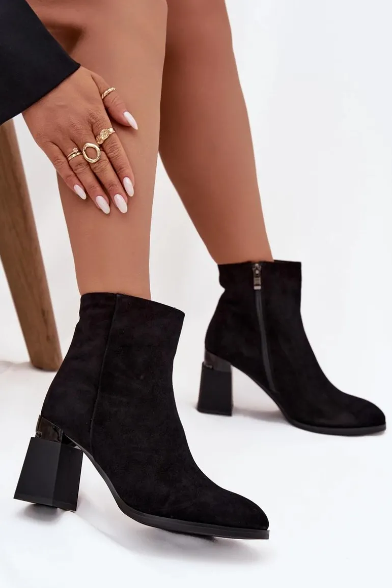 Botki Damskie Z Naturalnego Zamszu Na Słupku Ocieplane D&A CR52-718 Czarne