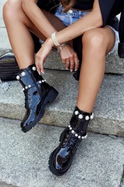 Botki Damskie Z Perełkami Lakierowane Czarne Mystique