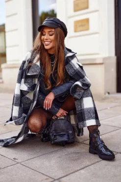 Botki Damskie Z Wycięciami Lakierowane Czarne Dorothy