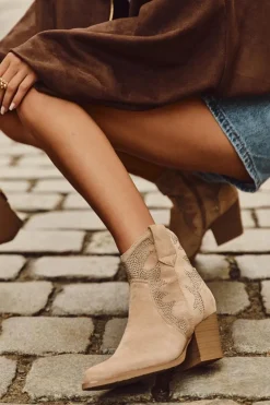 Botki Kowbojki Damskie Ocieplane Ze Zdobieniem Na Słupku Beżowe Arabella