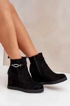 Botki Na Koturnie Z Ozdobnym Paskiem Czarne Kaiviana