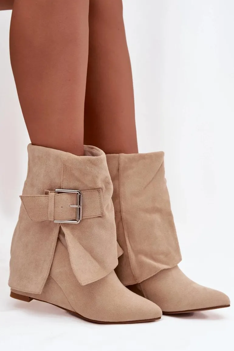 Botki Na Koturnie Z Wywiniętą Cholewką I Klamrą Eko Zamszowe Beżowe Vortinia