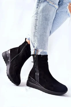 Botki Na Koturnie Zamszowe Czarne Athelaine