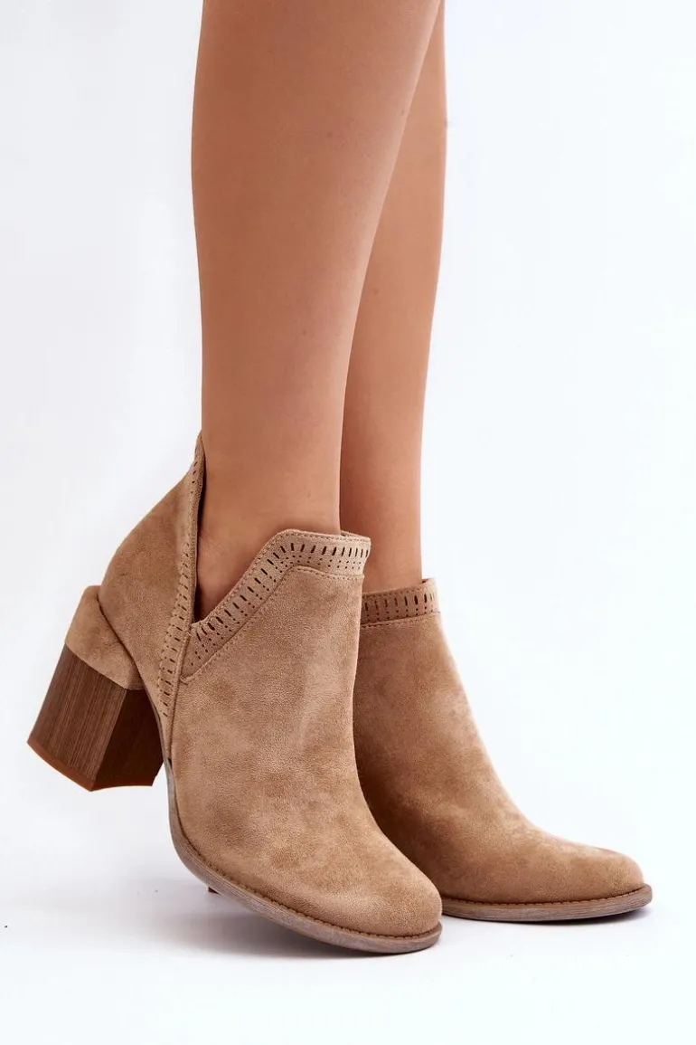Botki Na Masywnym Słupku Z Wycięciem Beżowe Jolnima