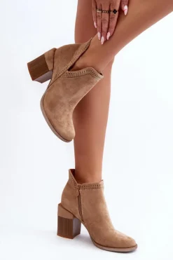 Botki Na Masywnym Słupku Z Wycięciem Beżowe Jolnima