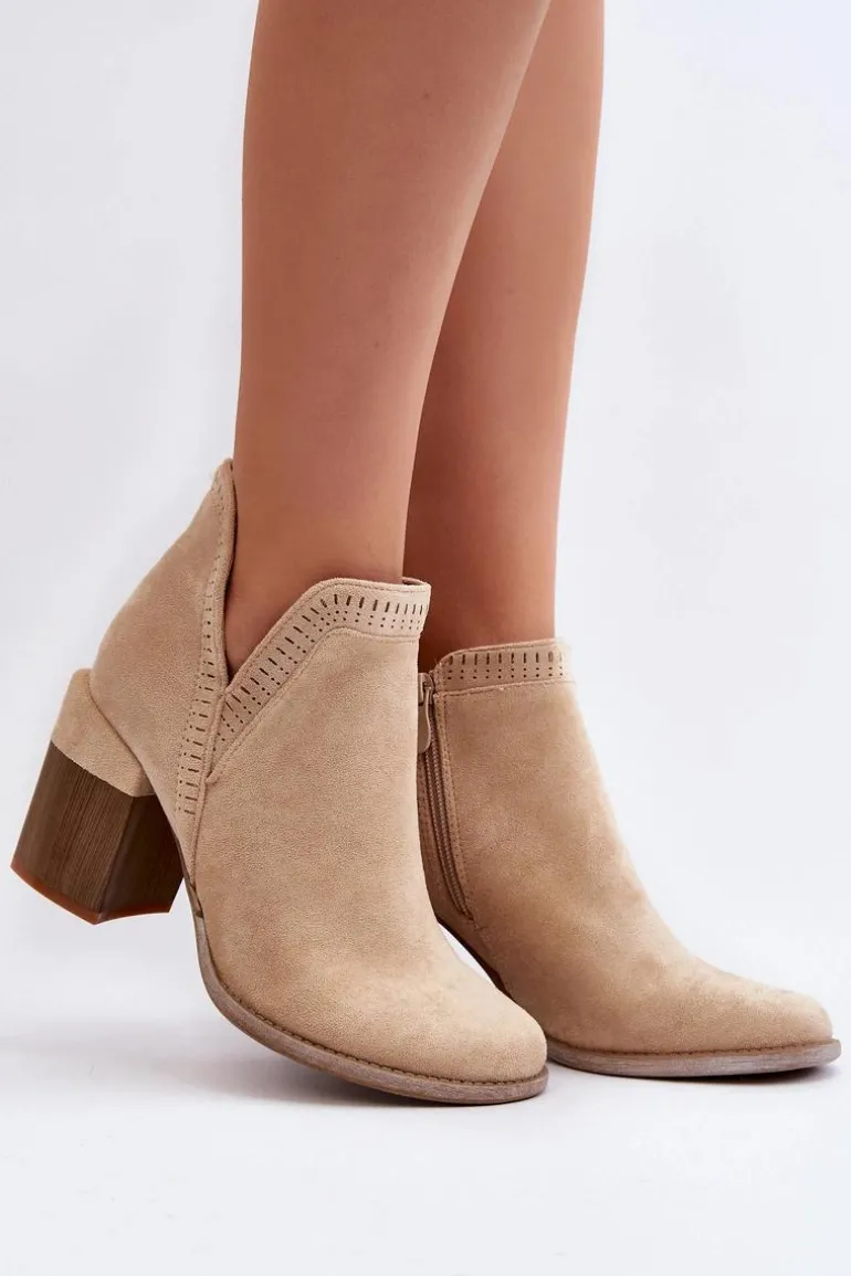 Botki Na Masywnym Słupku Z Wycięciem Jasnobeżowe Jolnima