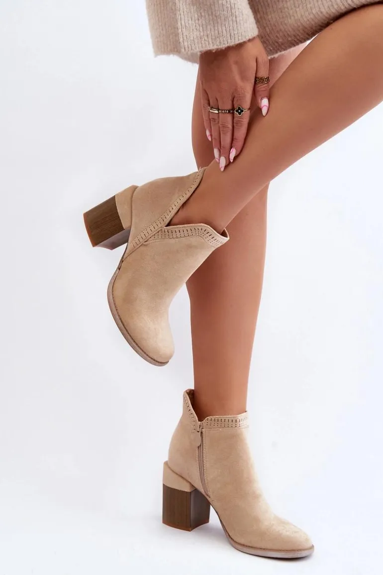 Botki Na Masywnym Słupku Z Wycięciem Jasnobeżowe Jolnima