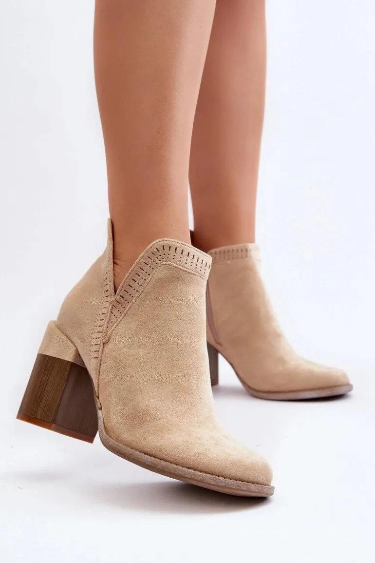 Botki Na Masywnym Słupku Z Wycięciem Jasnobeżowe Jolnima