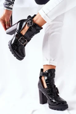 Botki Na Słupku Czarne Lakierowane Klamra Krokodyl Bramshall