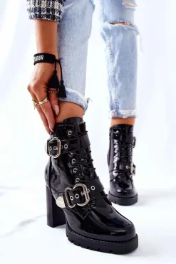 Botki Na Słupku Lakierowane Z Klamrą Czarne Flaris