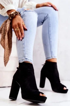 Botki Na Słupku Odkryte Palce Czarne Adore