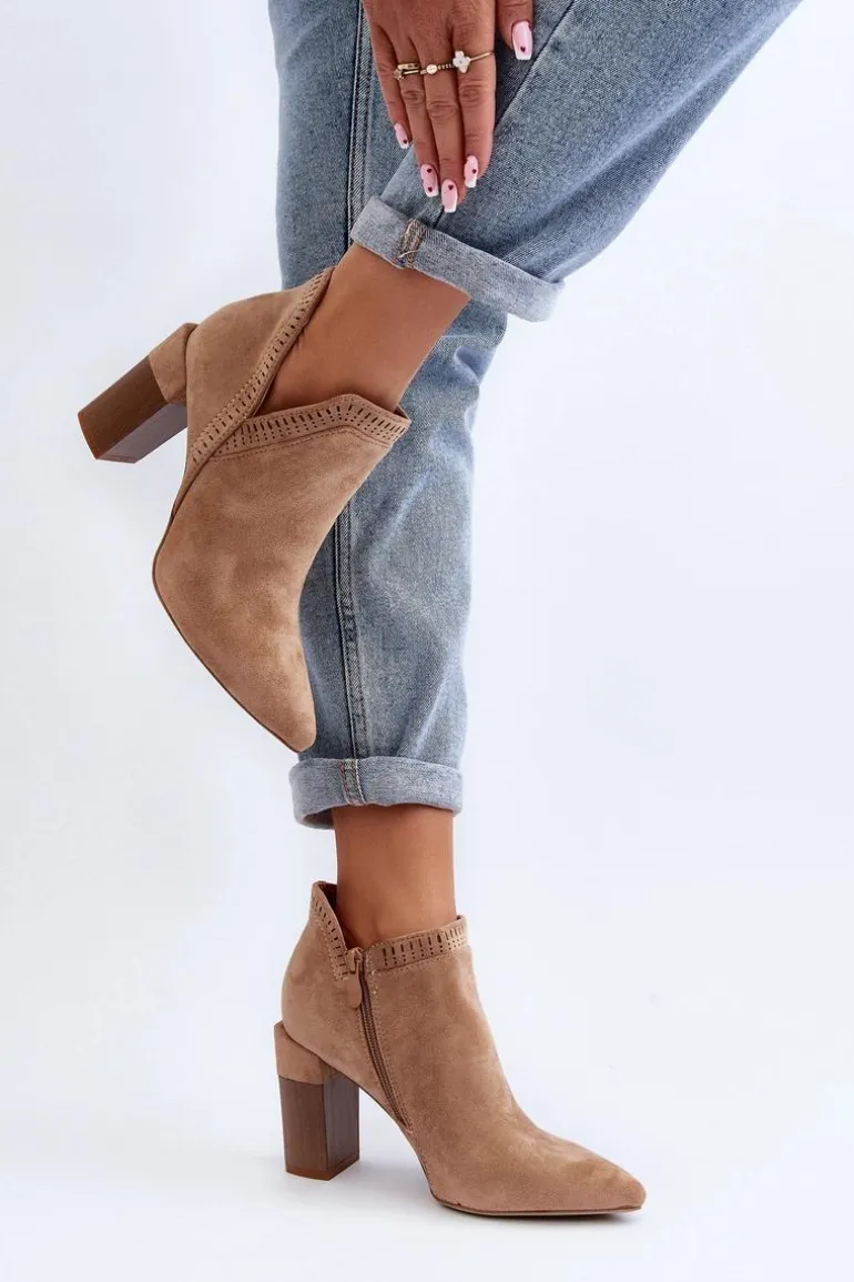 Botki Na Słupku Z Ażurowym Wzorem Beżowe Vailen