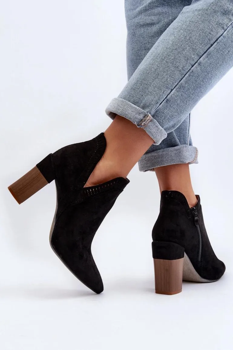 Botki Na Słupku Z Ażurowym Wzorem Czarne Vailen