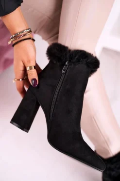 Botki Na Słupku Z Futerkiem Zamszowe Czarne Sophie