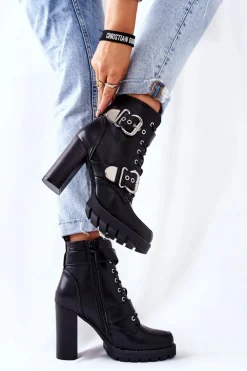 Botki Na Słupku Z Klamrą Czarne Flaris