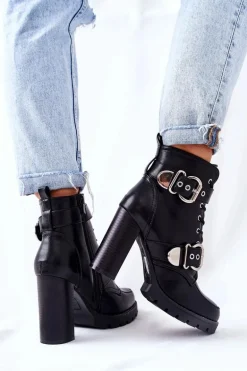 Botki Na Słupku Z Klamrą Czarne Flaris