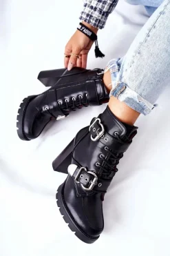 Botki Na Słupku Z Klamrą Czarne Flaris