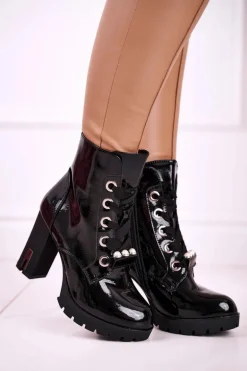 Botki Na Słupku Z Perełkami Czarne Lakierowane Black Mirror