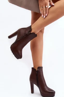 Botki Na Wysokim Słupku Z Suwakami Brązowe Inezma