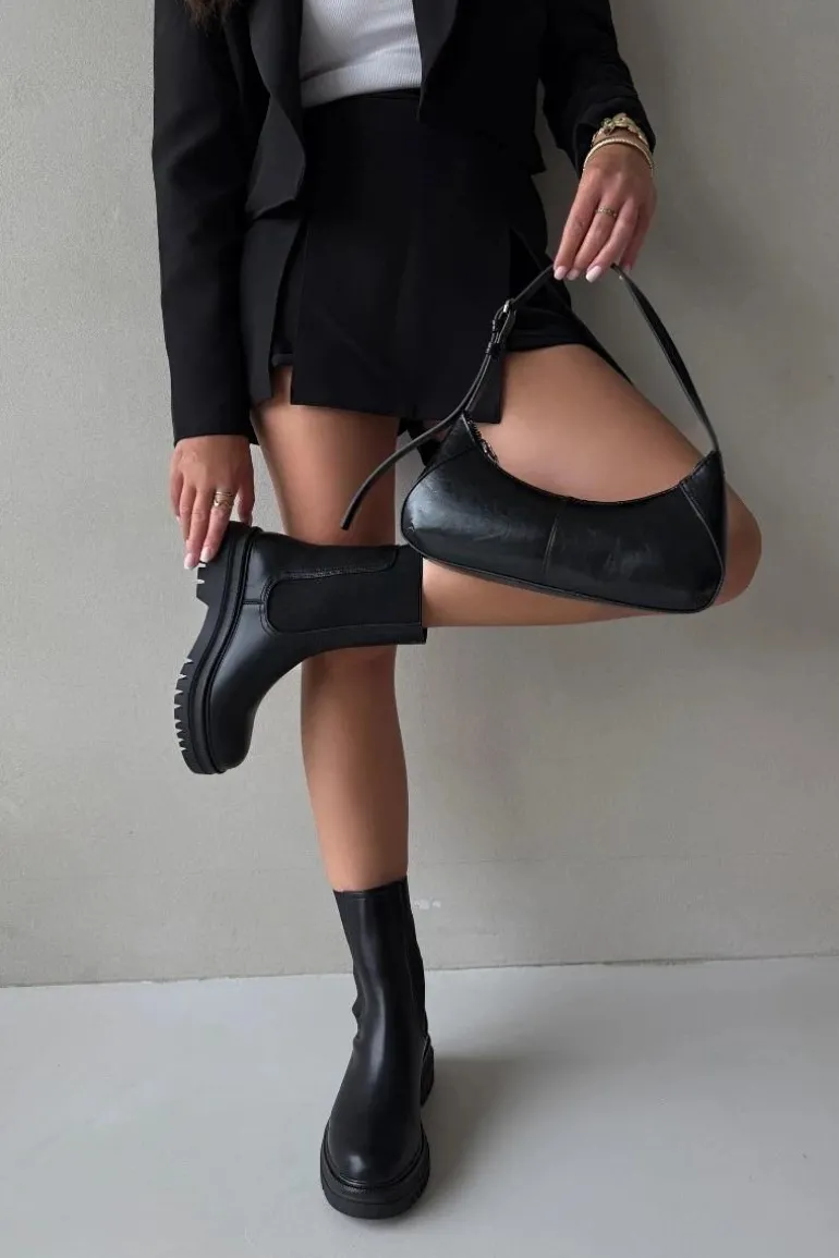 Botki Sztyblety Damskie Na Platformie I Płaskim Obcasie Wsuwane Czarne Ravessa