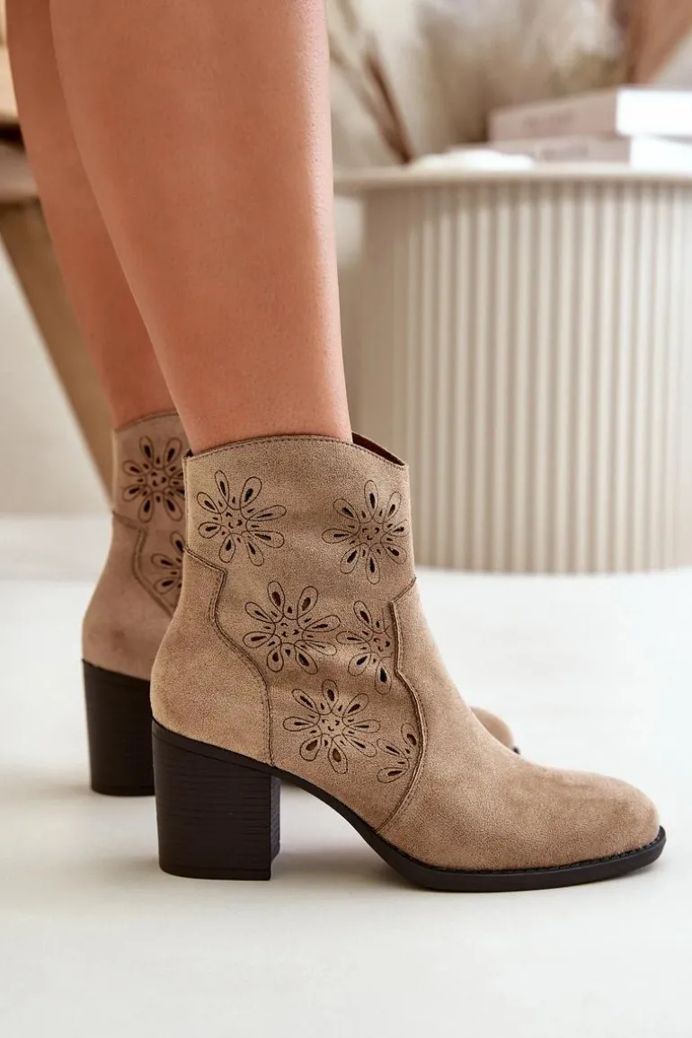 Botki Z Ażurową Cholewką Na Słupku Eko Zamszowe Beżowe Nevishiia