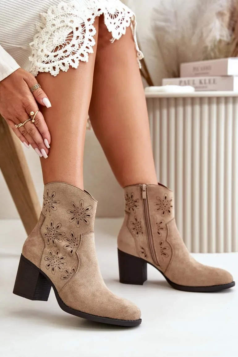 Botki Z Ażurową Cholewką Na Słupku Eko Zamszowe Beżowe Nevishiia